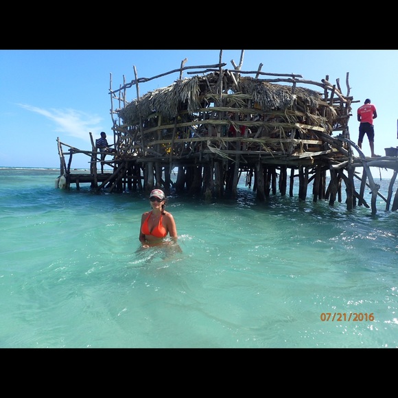 Meet your Posher, Christina - Picture 1 of 1